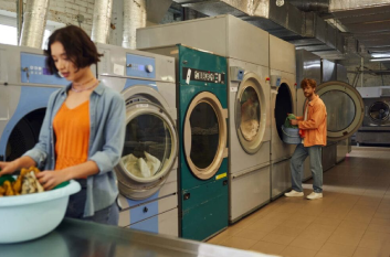 Lavanderia self-service in container: guida all'uso e vantaggi